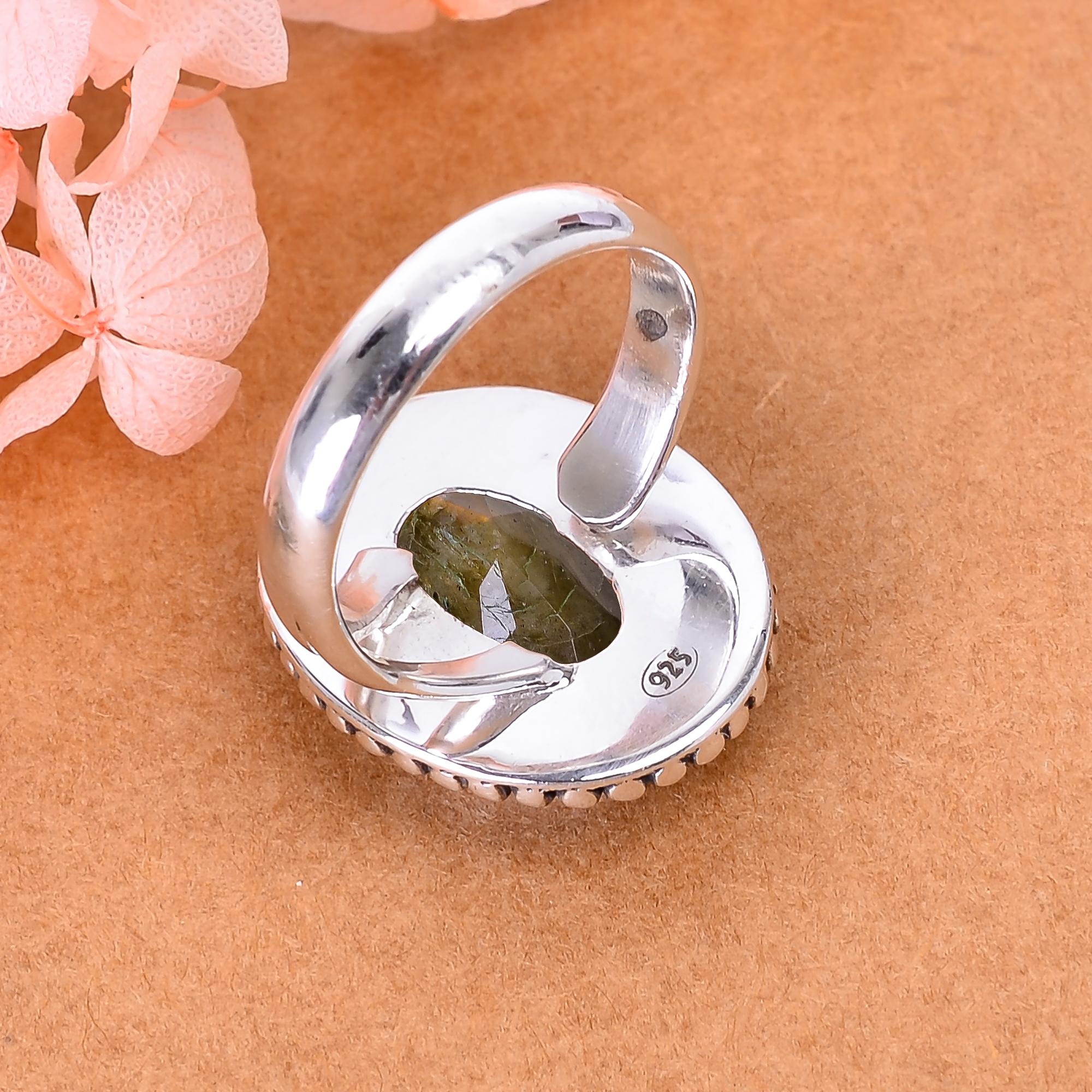 Labradorite - Madagascar 925 Sterling Silver Ring